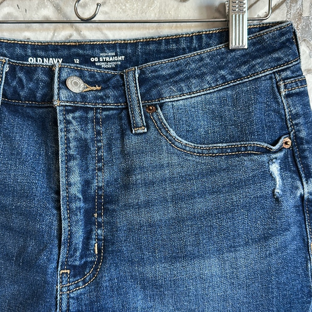 Old navy high rise shorts - Picture 2 of 5
